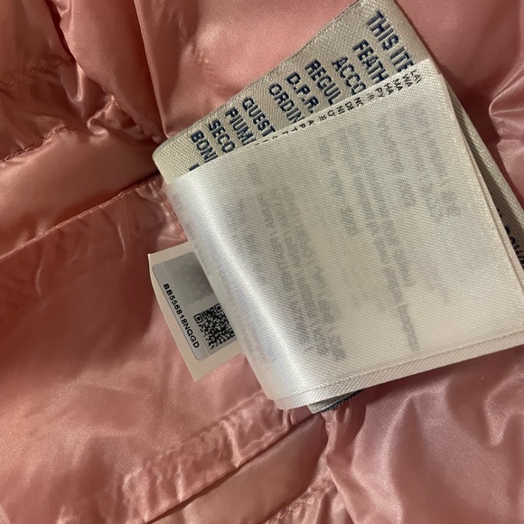AUTHENTIC Moncler Light Pink Puffer Jacket - Picture 5 of 15